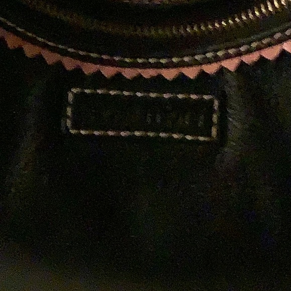 Isabella Fiore Black and Pink Shoulder Bag with Embroidery - Picture 3 of 16